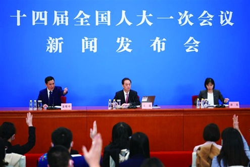 3月4日,十四届全国人大一次会议在北京人民大会堂举行新闻发布会新华社发